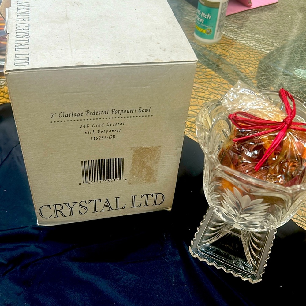 Fifth Ave crystal ltd 7 inch carriage pedestal potpourri bowl